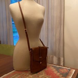 YOUR PERFECT CROSSOVER PURSE!